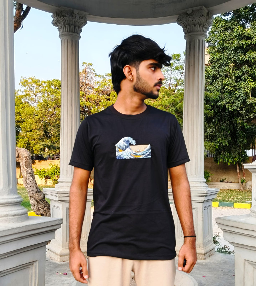 🌊 *Classic Meets Cool – “The Great Wave” Black T-Shirt 🌊*